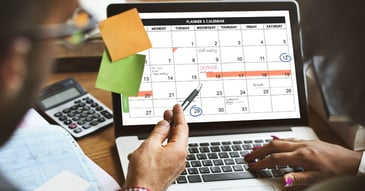 calendar on a laptop planning with a schedule for when to chase invoice payments